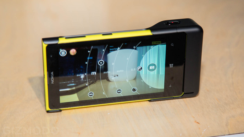 Illustration for article titled Nokia Lumia 1020 Hands On: This Actually Might Be Amazing